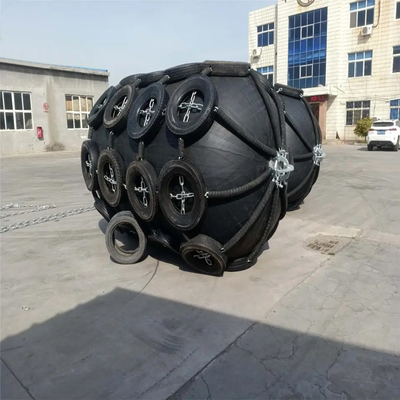 Tấm chắn bùn cao su khí nén màu đen có độ bền kéo cao Yokohama 4,5 * 12,0m dành cho tàu lớn