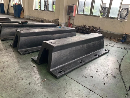 Hệ thống chắn bùn thuyền cao su V Shape Harbor tùy chỉnh Oem cho tàu / hàng hải