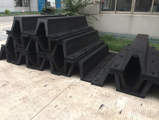 Hệ thống chắn bùn thuyền cao su V Shape Harbor tùy chỉnh Oem cho tàu / hàng hải