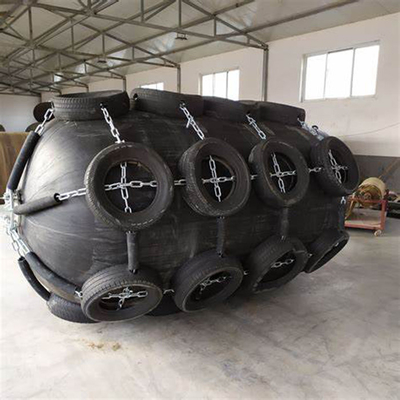 Tàu biển 50kPa Tấm chắn bùn cao su khí nén có lốp và dây xích Bảo vệ tàu Dock
