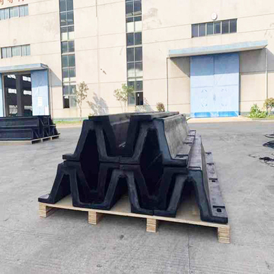 Vỏ cao su Marine Dock Fenders màu đen Độ uốn cong cao