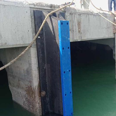 Nồng độ hấp thụ năng lượng cao 1000mm loại V Fender cho tàu và thuyền