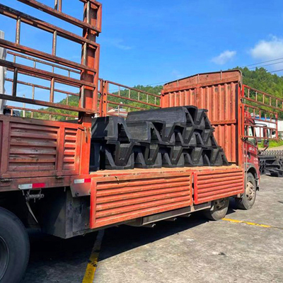 Arch cao su 1000mm chiều cao Marine Fenders Profile hình dạng V cho bảo vệ thuyền