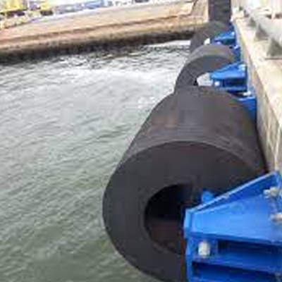 Đặt hàng tùy chỉnh Black Marine Fenders cao su hình trụ cho tàu đậu an toàn