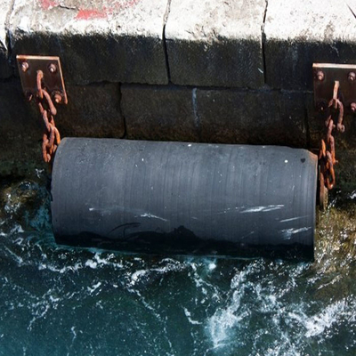 Đặt hàng tùy chỉnh Black Marine Fenders cao su hình trụ cho tàu đậu an toàn