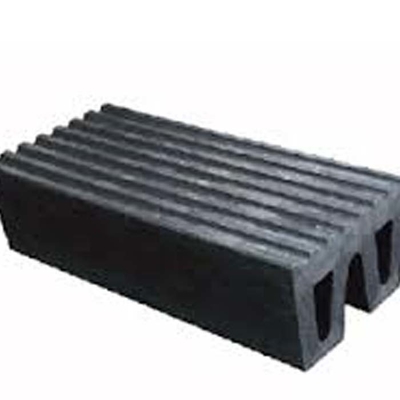Black Shock Tug Boat Fenders Marine Fenders Thiết bị cảng để bảo vệ bến cảng