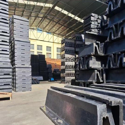 Black Arch cao su Fender cho cảng bền và bảo vệ bến cảng