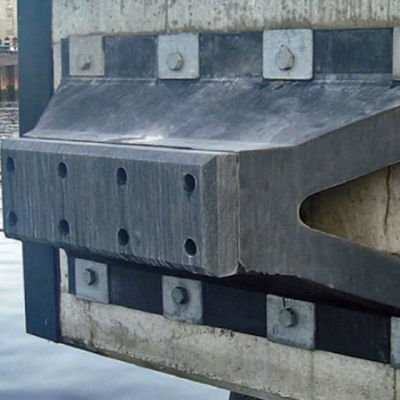 Hình dạng V Marine Fender hấp thụ cú sốc hiệu quả Thiết kế nhẹ Không bảo trì