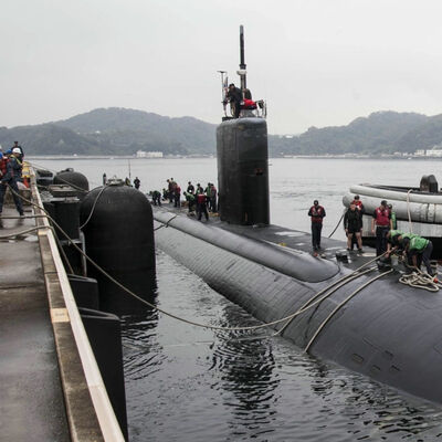 Hiệu suất hấp thụ cú sốc Máy bảo vệ thuyền đáng tin cậy Bảo vệ thân tàu Bảo trì thấp