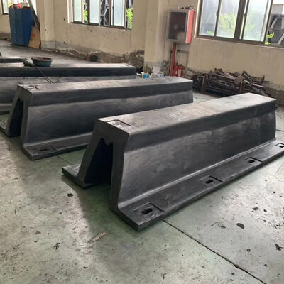 Tấm chắn bùn cao su vòm để bảo vệ thân tàu biển với khả năng chống chịu thời tiết khắc nghiệt và hiệu quả phục hồi cao